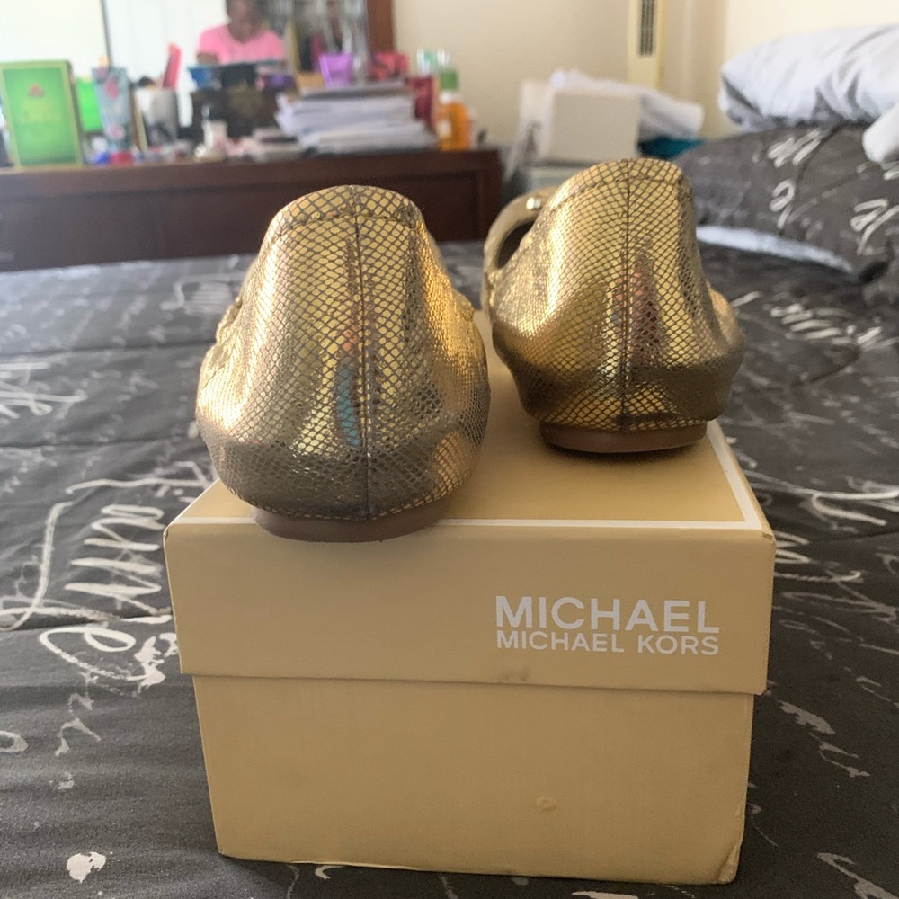 Shoe - Picture 2 of 3
